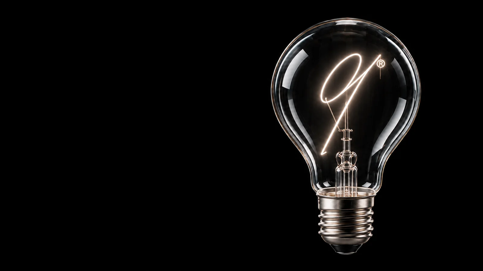 Lampadina in vetro su fondo nero con la g GM Tecnoled illuminata all’interno